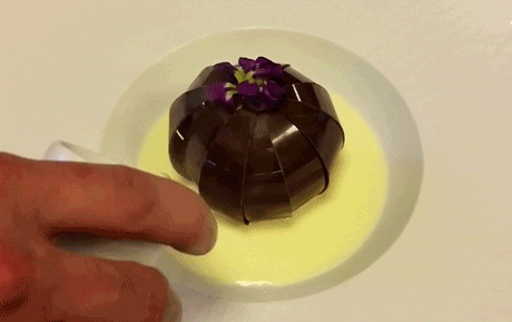 гиф лайфхак распускающегося шоколадного пирожного