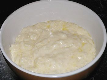 фото вкусной молочной рисовой каши  в миске