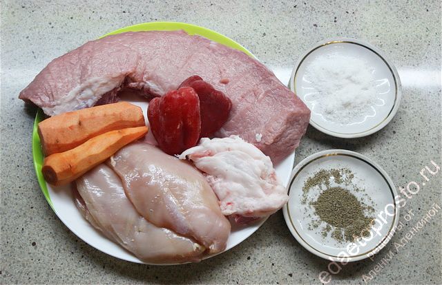 фото ингредиентов для приготовления мясного рулета из свинины с курицей