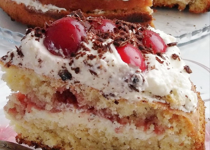 фото блюда Бисквитный торт с творожным кремом 