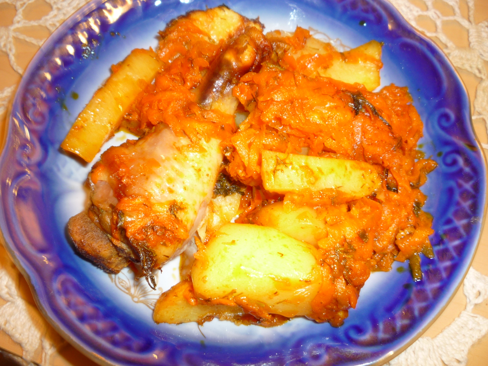 фото готовой курицы в микроволновке с овощами