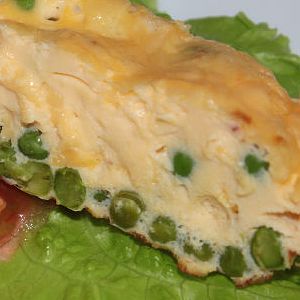 Омлет с грибами и зеленым горошком