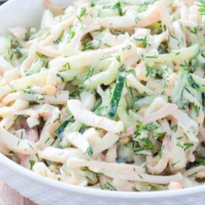 Салат из кальмаров с огурцом и яйцом