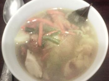 фото вкусного супа с копченой грудкой