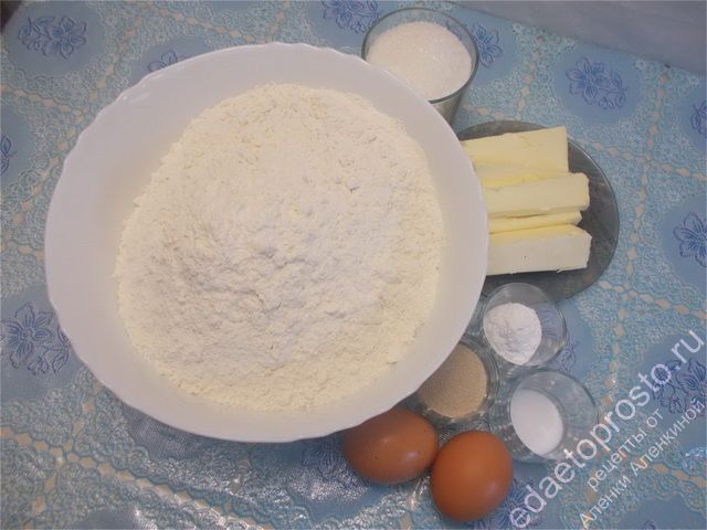 фото исходных продуктов для приготовления вкусных пирожков из дрожжевого теста в духовке