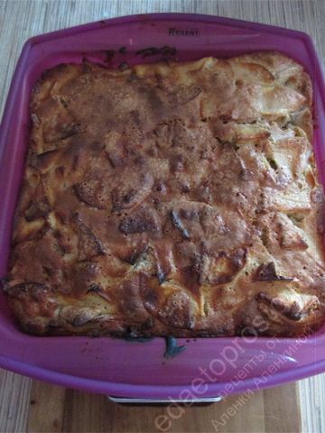 Шарлотка с корицей готова