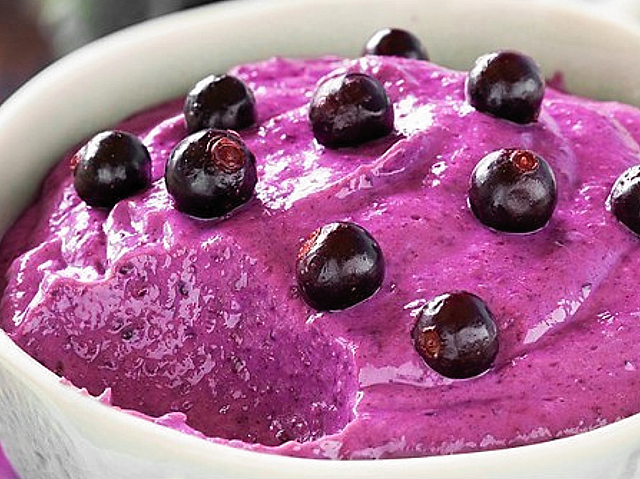 фото десерта самбук с черной смородиной