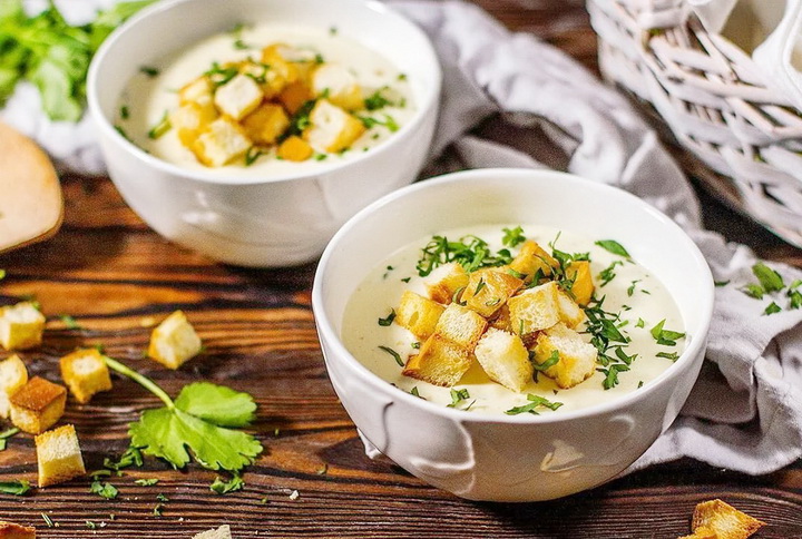 фото блюда Суп с чесноком и гренками 